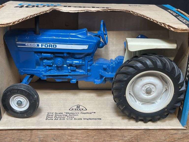 1/12 Ford 4600 NIB Ertl