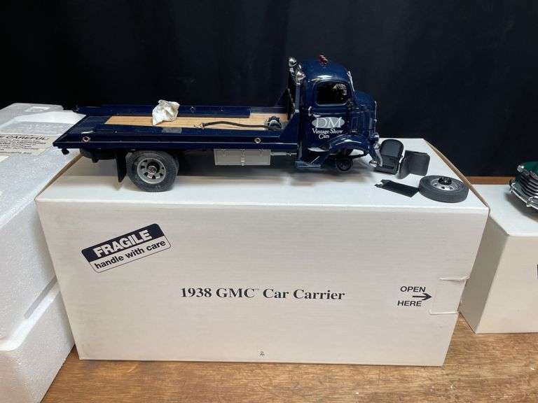 (2) 1/24 GMC + Chevrolet Trucks NIB Danbury Mint