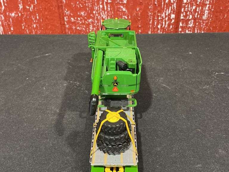 1/64 John Deere Combine Hauler