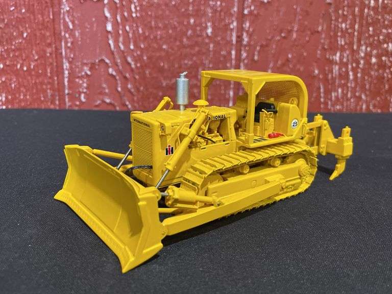 (2) 1/50 IH TD15 + TD25 Crawlers SC