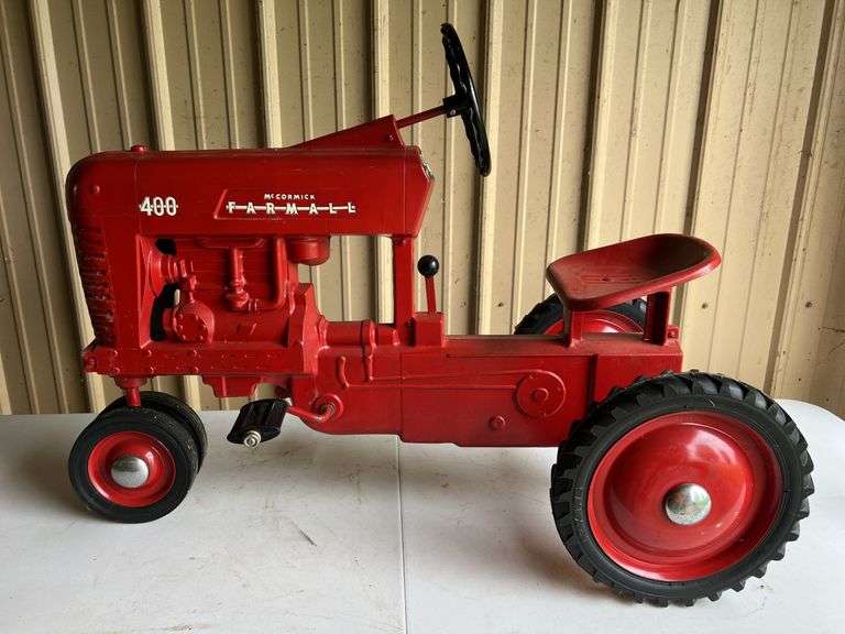 Farmall 400 Pedal Tractor Eska image