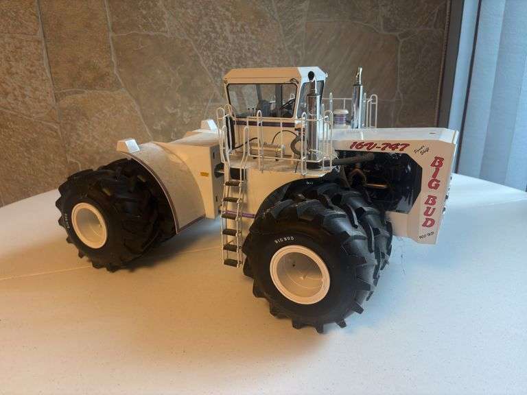 1/16 Big Bud 747 Tractor DCP image