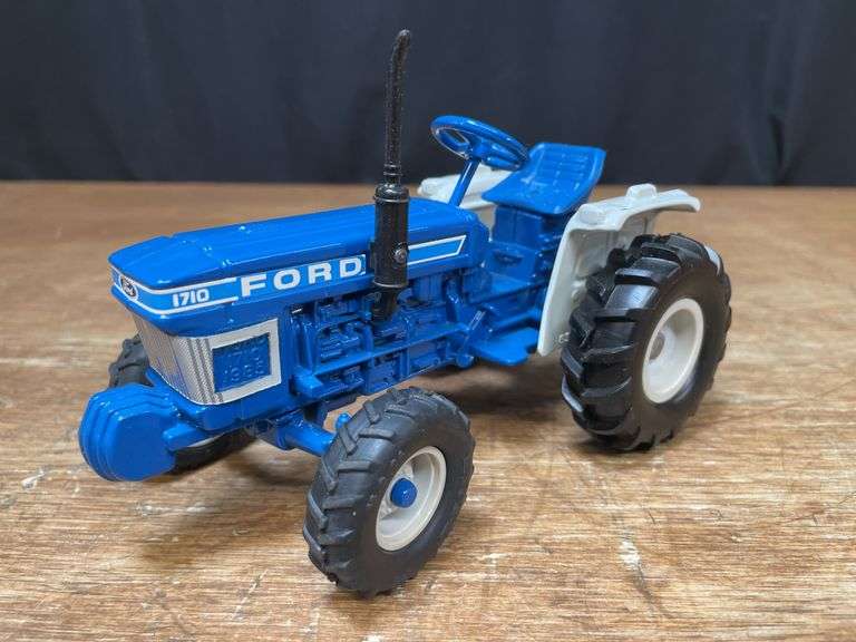 1/16 Ford 110 Collector NIB Ertl