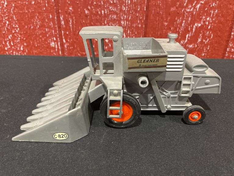 1/32 AC Gleaner Combine Ertl