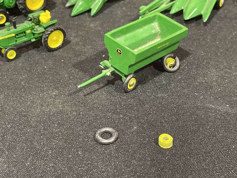 (15) 1/64 John Deere