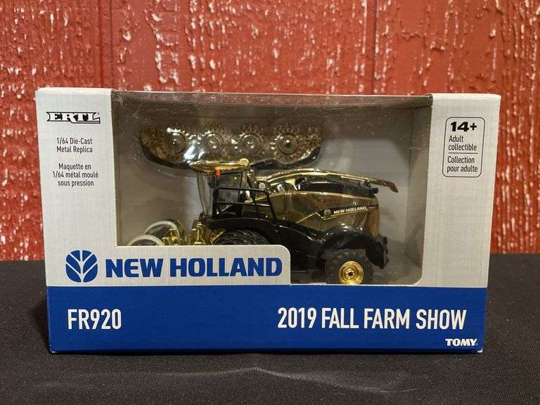 1/64 New Holland FR920 Forage Harvester Gold 2018 Farm Show NIB Ertl image