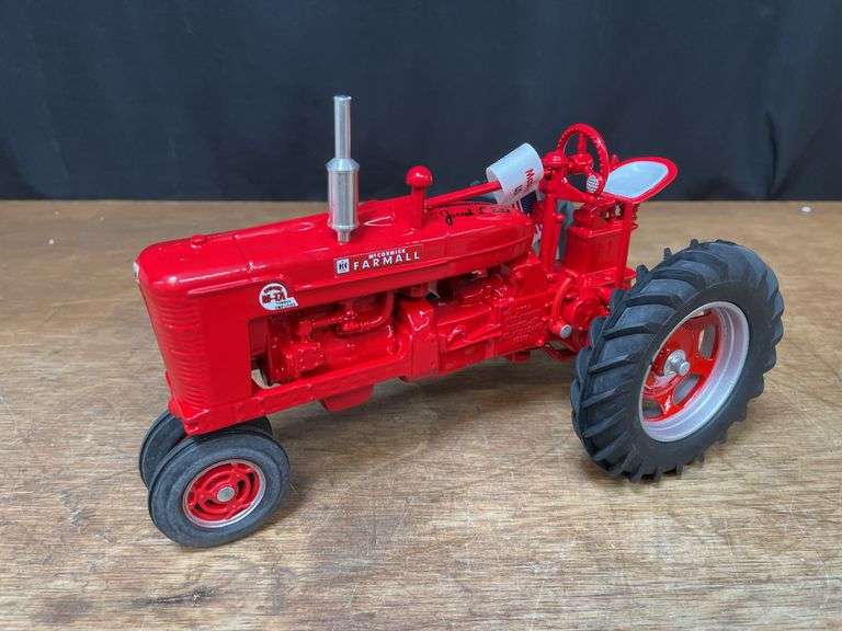 1/16 Farmall Super M-TA 2004 Red Power Round Up NIB SM