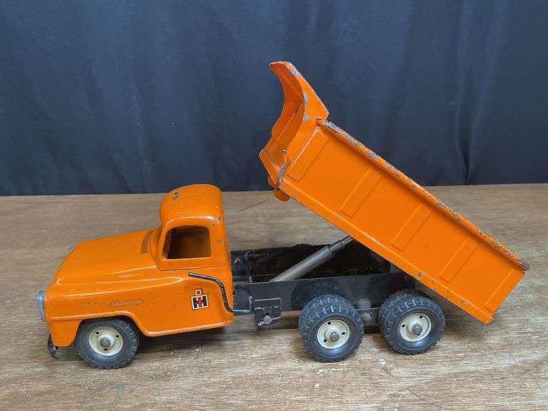Tru-Scale IH Dump Truck Carter