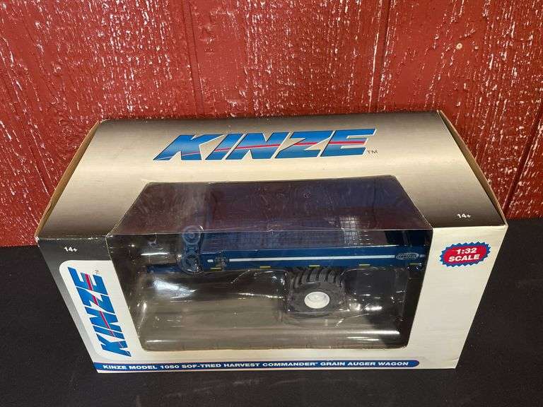 1/32 Kinze 1050 Grain Cart NIB SC