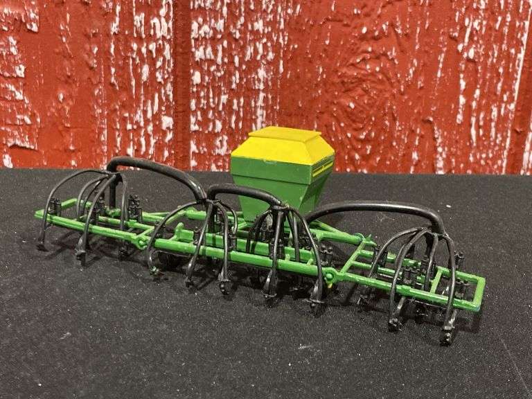 (10) 1/64 John Deere