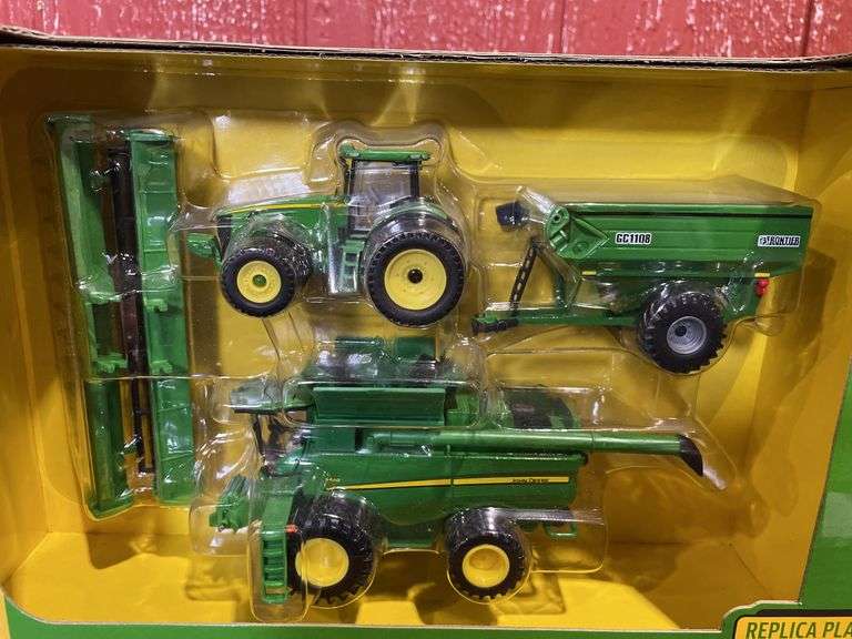 1/64 John Deere Harvesting Set NIB Ertl