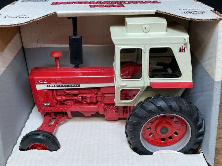 1/16 IH 1456 NIB Ertl