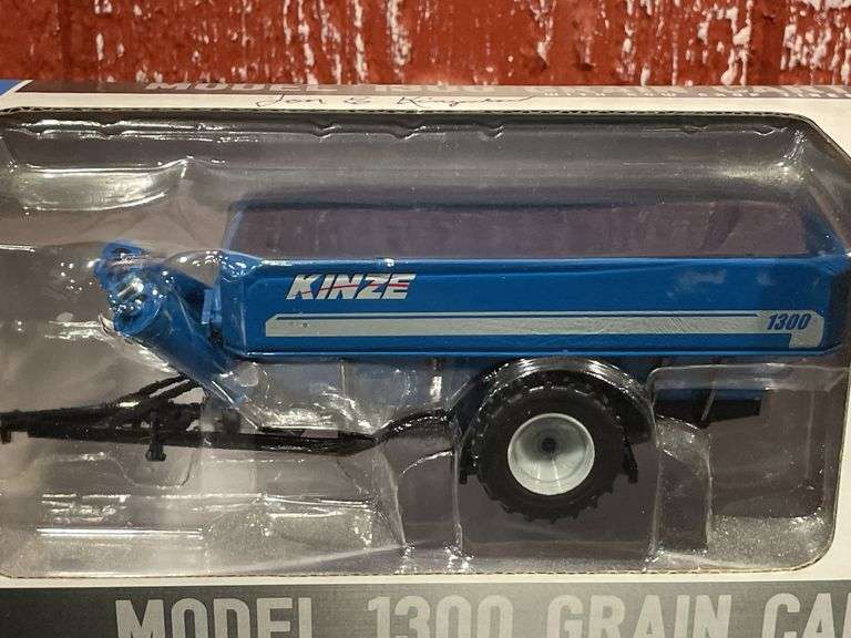 1/64 Kinze 1300 Grain Cart NIB SC