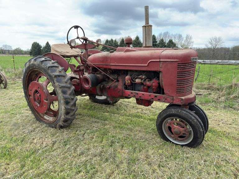 Farmall H image
