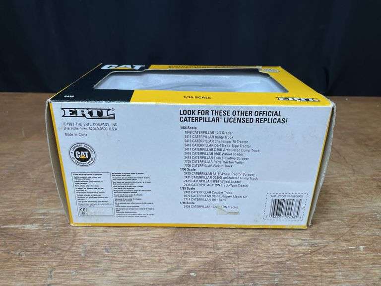 1/16 Caterpillar 2-Ton Crawler NIB Ertl