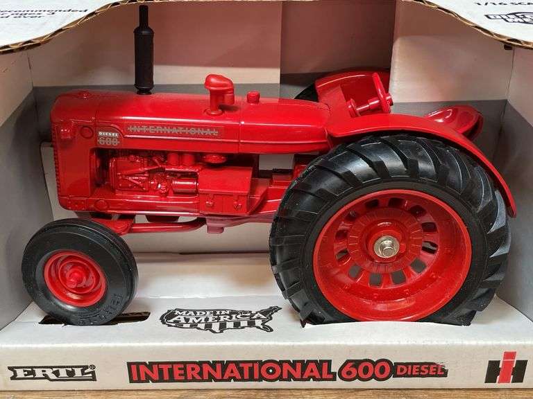 1/16 IH 600 NIB Ertl