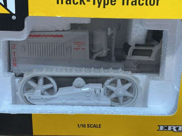 1/16 Caterpillar 2-Ton Crawler NIB Ertl