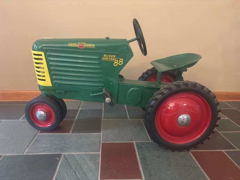 Oliver 88 Diesel Pedal Tractor Eska image