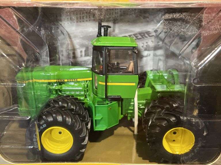 1/32 John Deere 8850 Plow City NIB Ertl