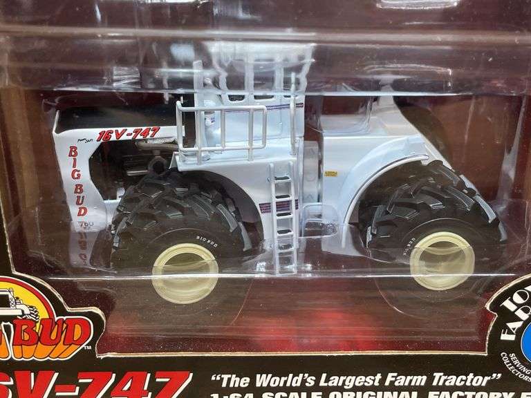 1/64 Big Bud 16V-747 Factory NIB DCP