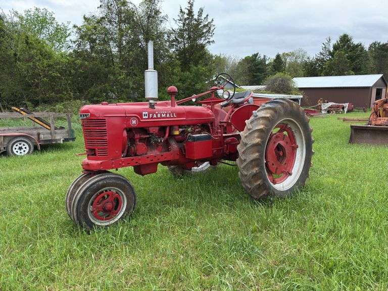 Farmall H image