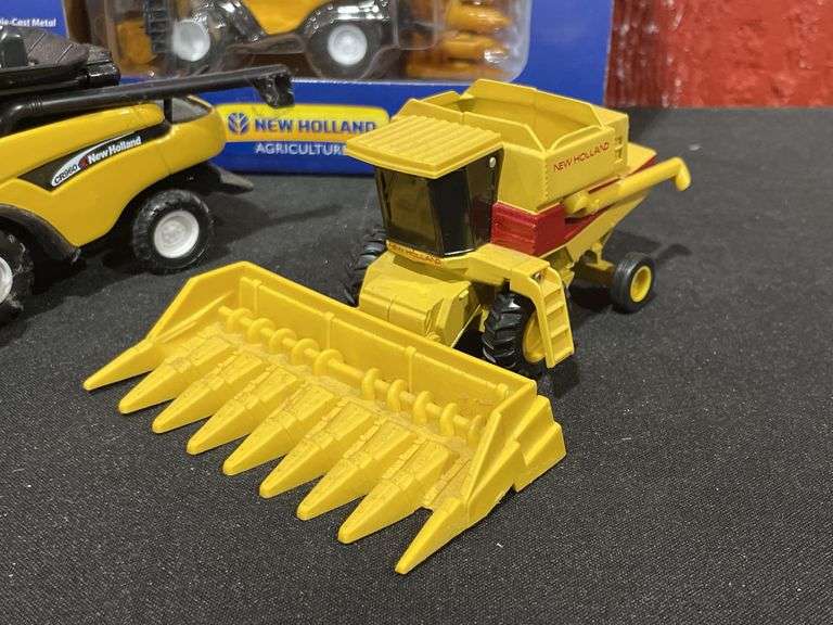 (3) 1/64 New Holland Combines