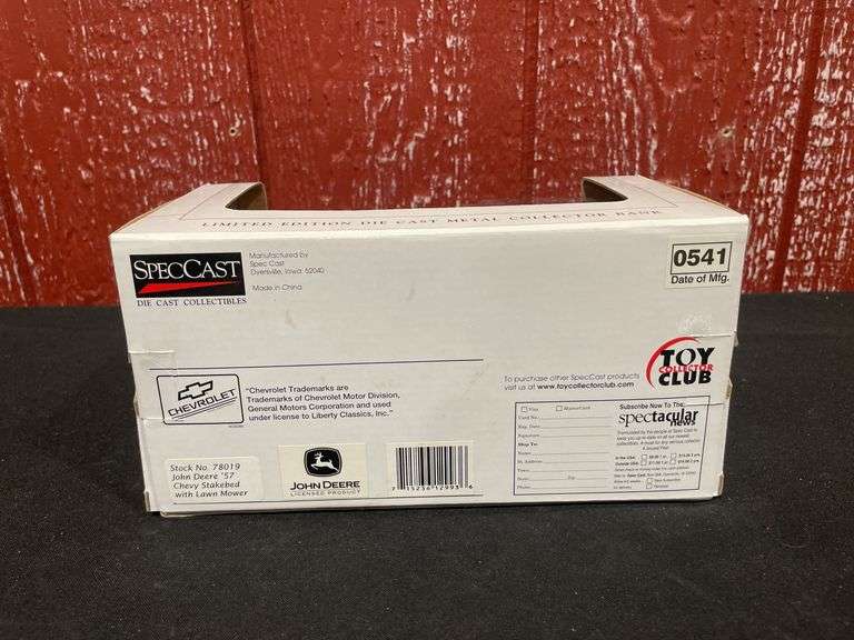 1/25 John Deere 1957 Chevy Truck Bank NIB SC