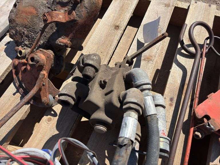 Hydraulic Levers, Hose Holders, and Draft Control Lever