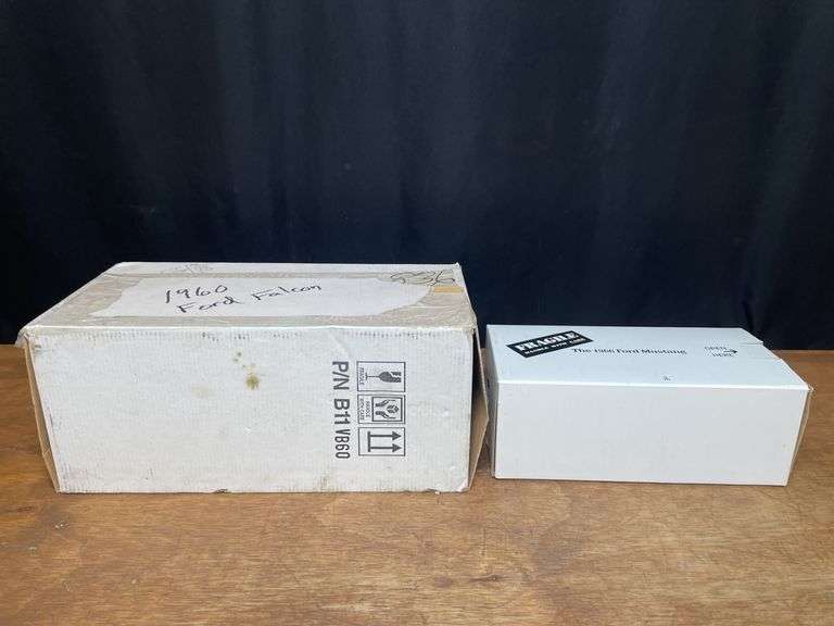 (2) 1/24 Ford Cars NIB