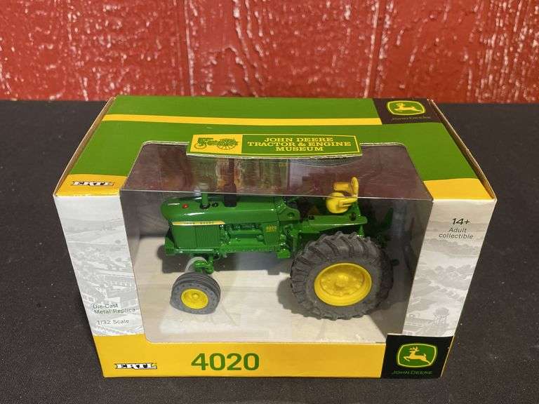 1/32 John Deere 4020 Tractor & Engine Museum NIB Ertl