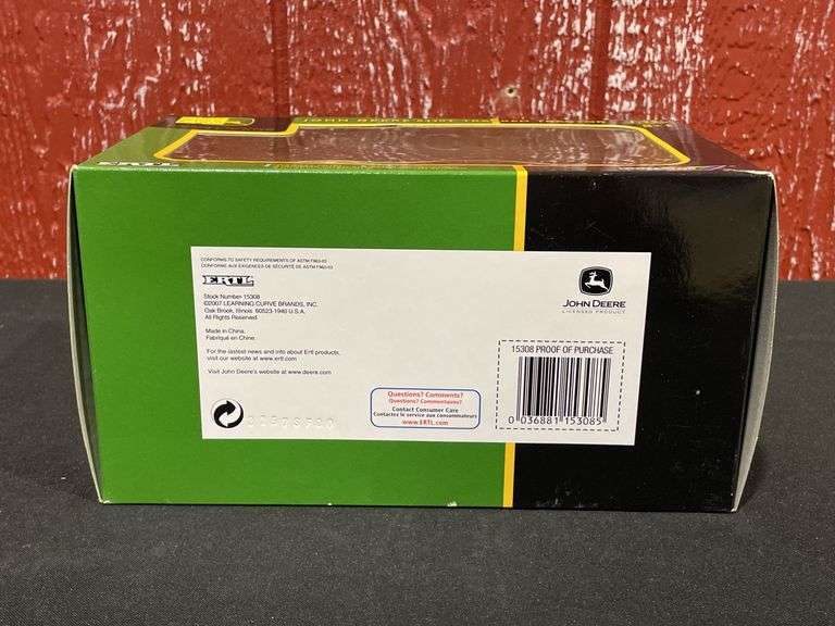 1/32 John Deere 8430T NIB Ertl