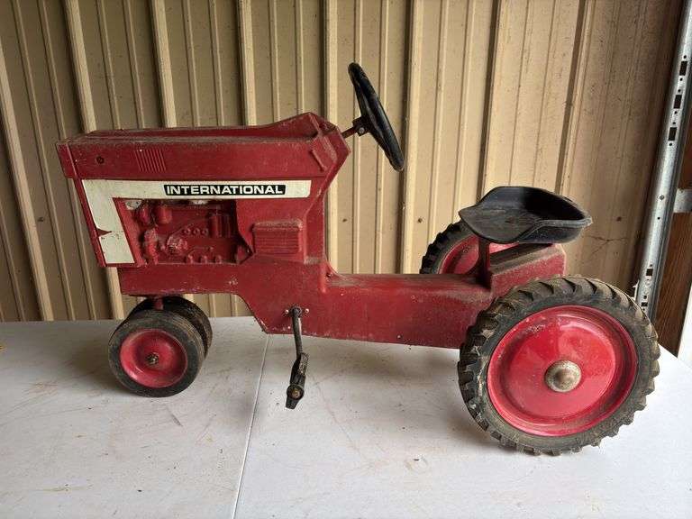 International Harvester 66 Series Pedal Tractor Ertl image