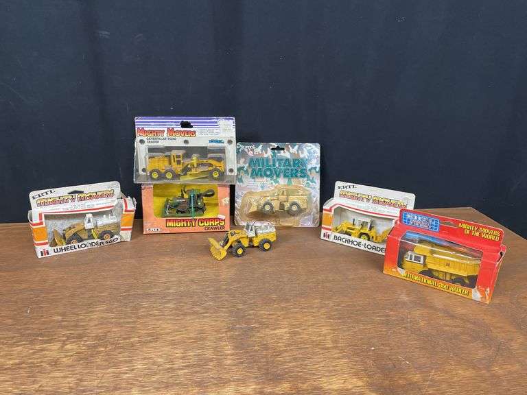 (7) 1/64 IH Construction Ertl image