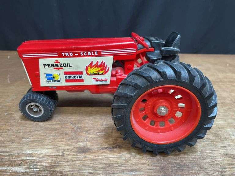 1/16 Tru-Scale Pulling Tractor Customized