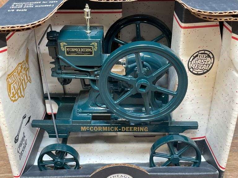 1/6 McCormick-Deering Model M Engine NIB Ertl