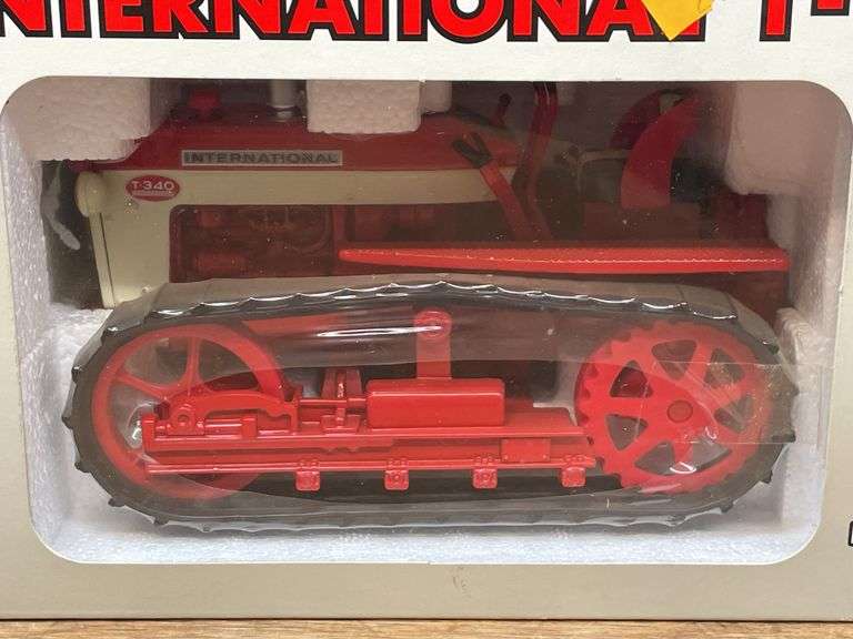 1/16 IH T-340 Crawler NIB Ertl