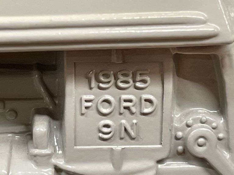 (2) 1/16 Ford 8N + 9N Ertl