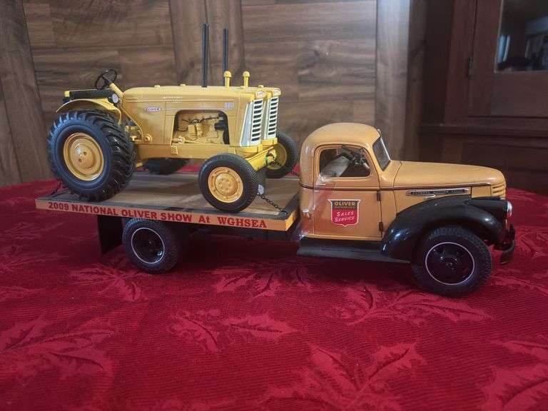 1/16 Oliver 880 Twin Tractor and GMC Delivery Truck image