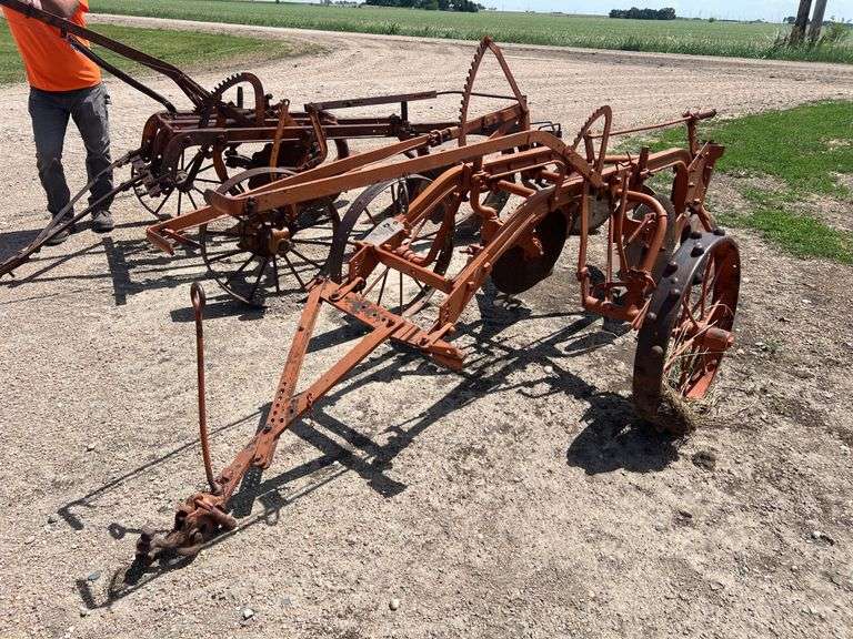 Allis Chalmers 2 Bottom Pull Type Plow