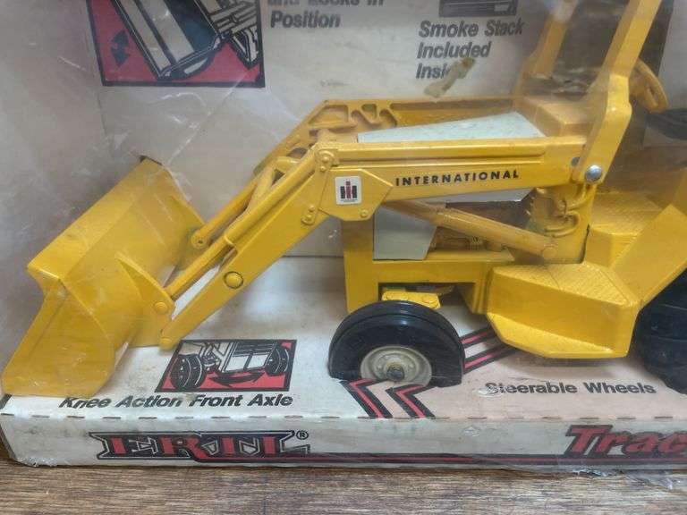 1/16 IH Backhoe NIB Ertl