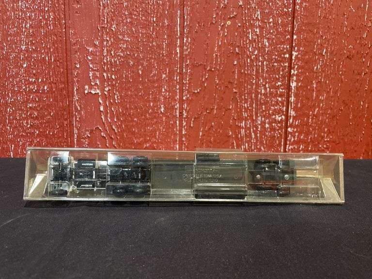 (2) 1/64 John Deere Semis NIB Ertl