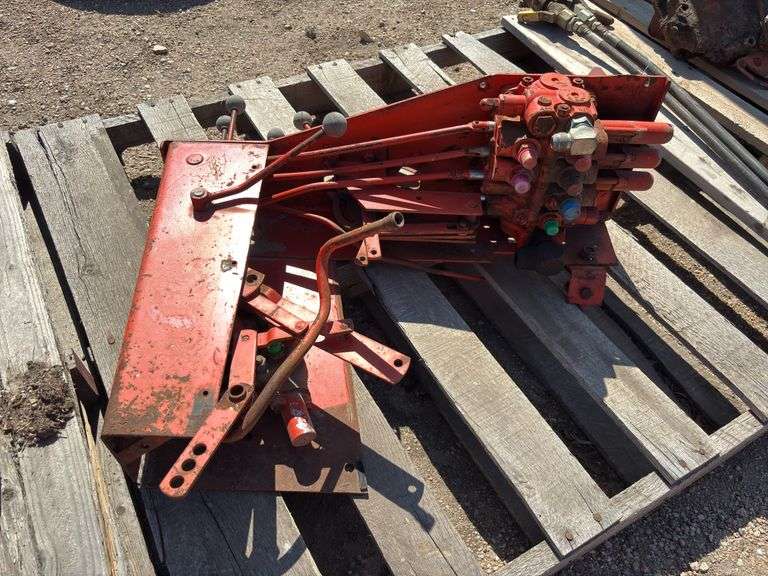 Allis Chalmers 210 and 220 Hydraulic Controls