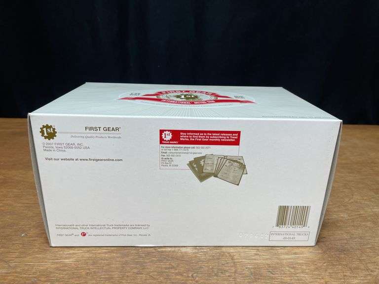 1/25 IH Metro Van NIB 1st Gear