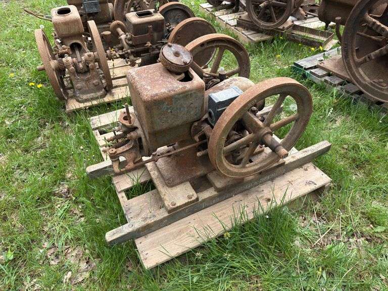 1.5HP McCormick Deering IHC M image