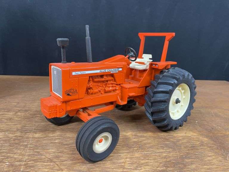 1/16 AC 220 1998 Wisconsin NIB Ertl