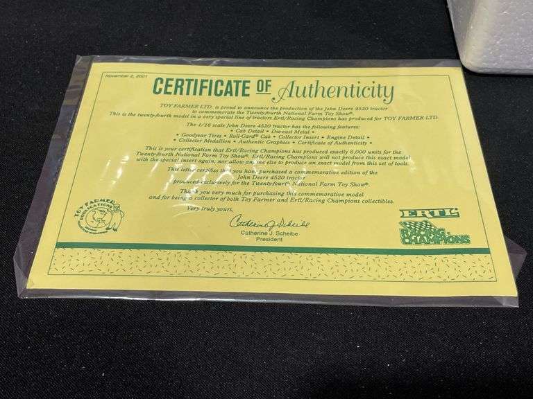 1/16 John Deere 4520 2001 NFTS NIB Ertl