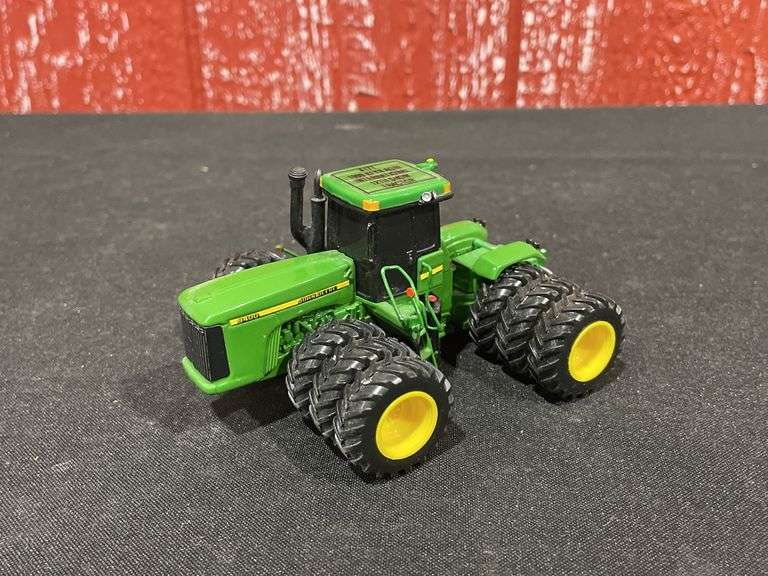 1/64 John Deere 9400 1999 KFYR NIB Ertl