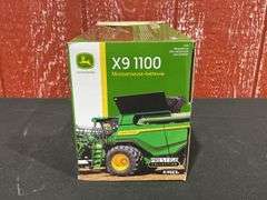 1/64 John Deere X9 1100 Combine Prestige NIB Ertl