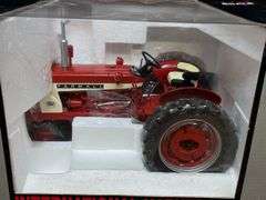 1/16 Farmall 504 NIB SC