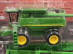 1/64 John Deere 9750 Combine 2001 Farm Show NIB Ertl